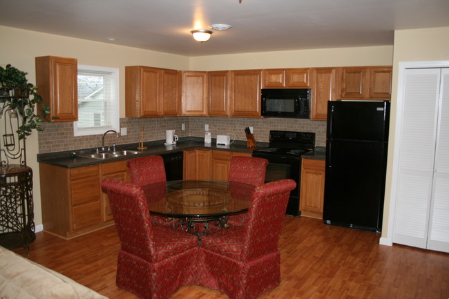 Kitchen - 1230 Montrose Ave Casa