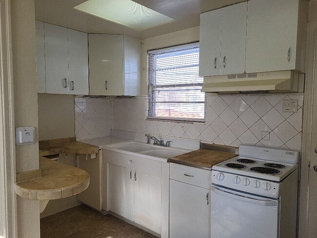 Building Photo - 915 Willow St Unit 915 Willow Street