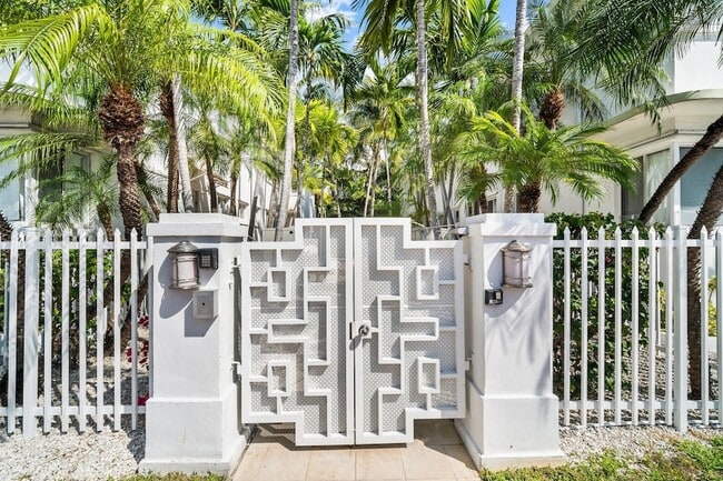 Photo - 741 6th St Unidad 204W