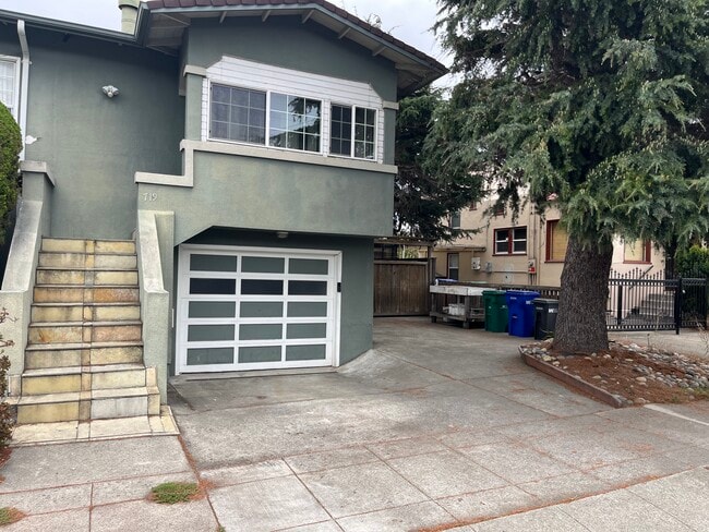 Photo - 719 Stannage Ave