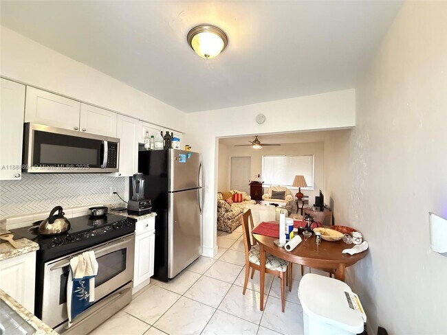 Photo - 1049 SW 3rd St Unit 1