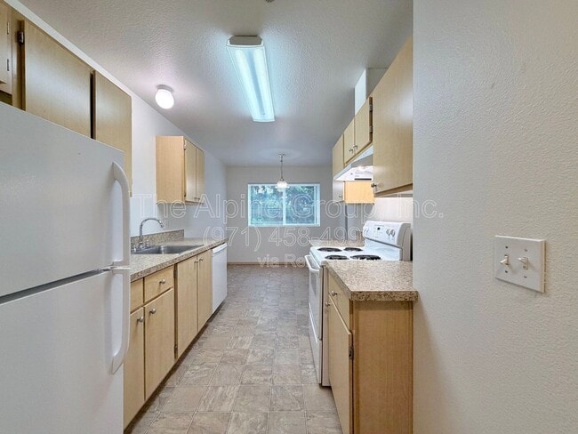Building Photo - 10020 SW 125th Ave Unit 205 B