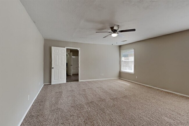 Photo - 18727 Holly Way