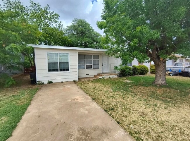 Building Photo - Newly Updated 3 Bedroom, 1 bath home!