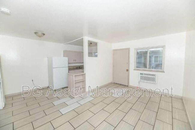 Building Photo - 728 Darina Ave Unit 6
