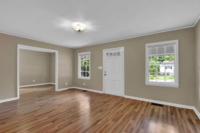 1329 Blanche Dr SE