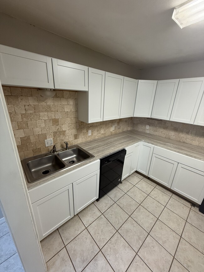 Building Photo - 823 Hardy Springs Cir Unit B