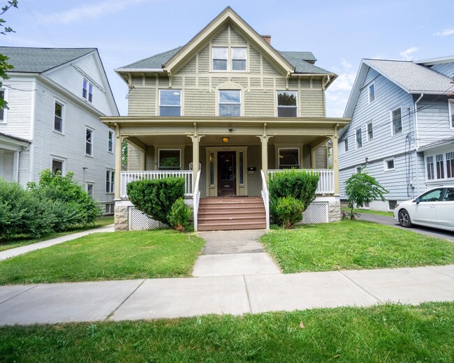 Building Photo - Spacious Single Family Home Available 8/1/26