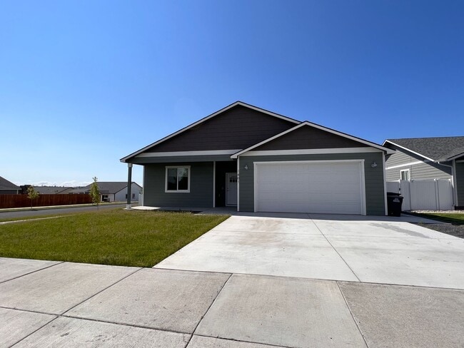 Building Photo - New Construction Home in Park Orchard Neighborhood!