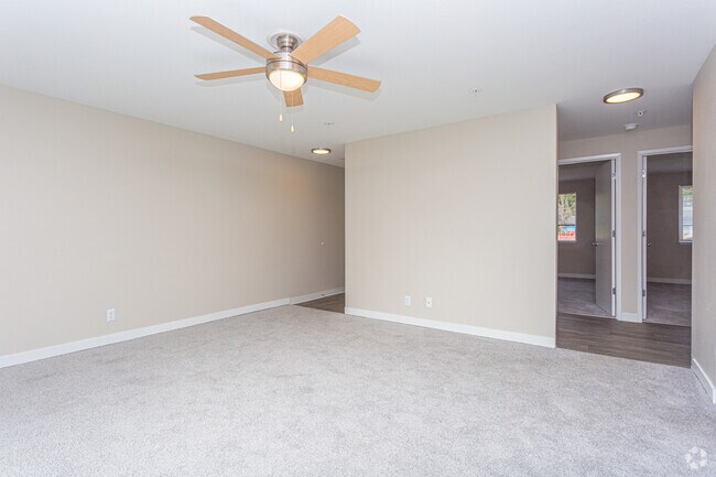 2BR, 1BA - 898SF