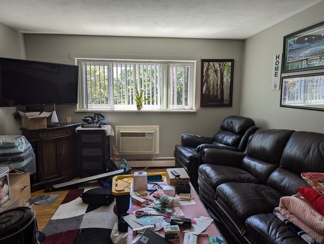 Building Photo - 12 Riverside St Unit 2-2 Rental