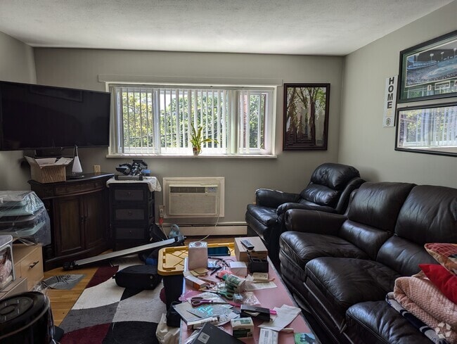 Building Photo - 12 Riverside St Unit 2-2 Rental