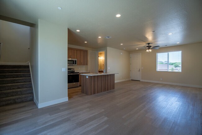 Photo - Newer Townhome Near Utah Tech