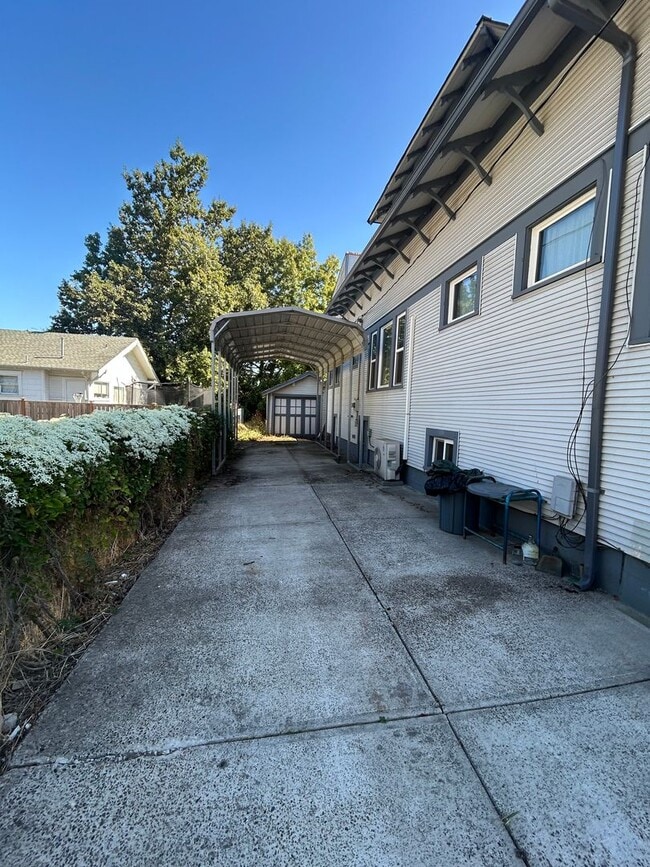 Photo - Historic 3 Bedroom, 1.5 Bath Home in Downt...