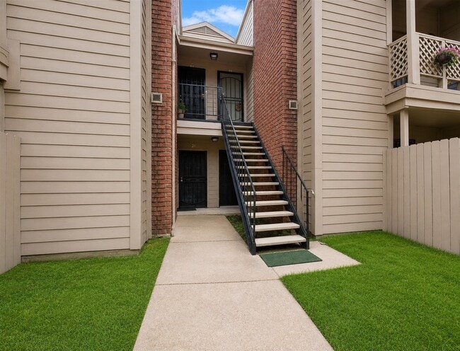 Building Photo - 12500 Sandpiper Dr Unit 27