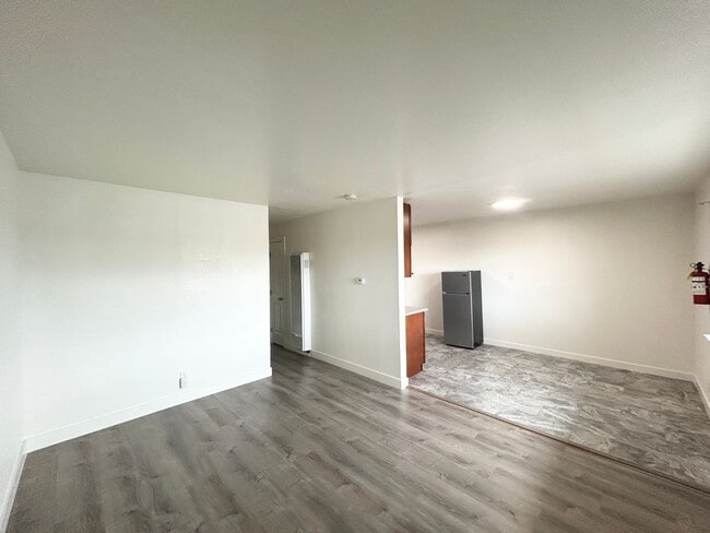 Building Photo - 3800 Waller Ave Unit B