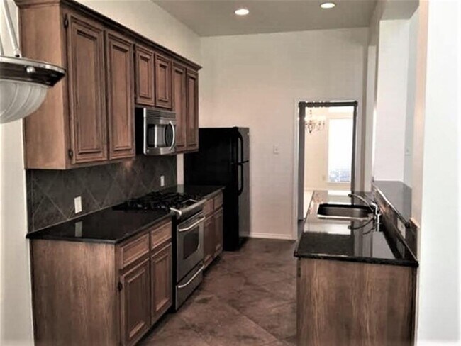 Photo - 2022 Shore Breeze Dr