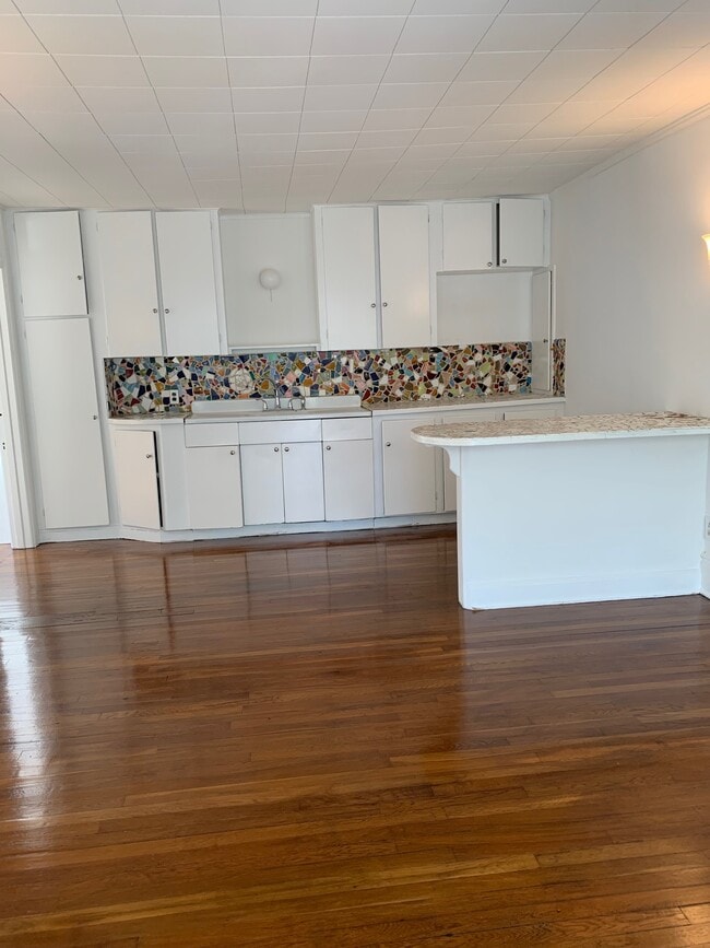 Photo - 102 E 38th St Unit 100 E 38th St