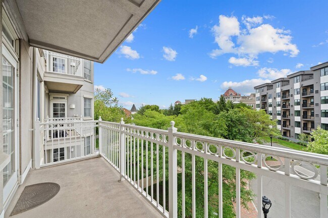 Photo - 4 Constellation Pl Unidad 308