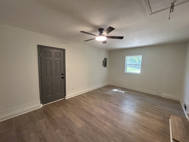Photo - 1783 Warfield Dr