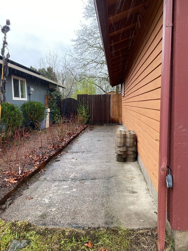 Photo - Spacious 4 Bedroom House in South Town!