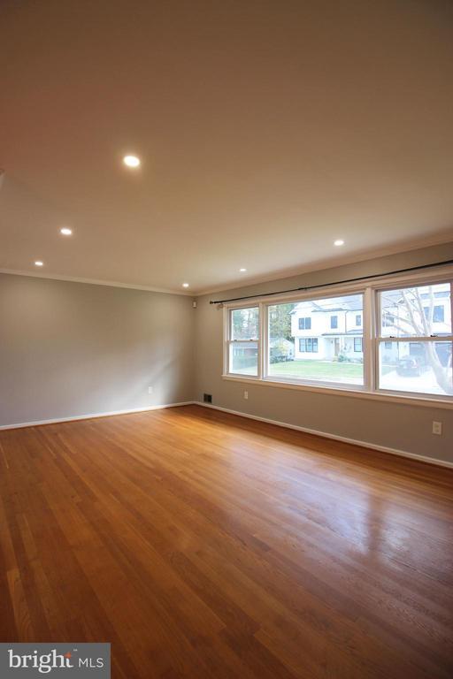 Photo - 102 Yeonas Dr SE