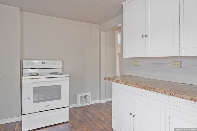 Photo - 725 E Main St Unit B