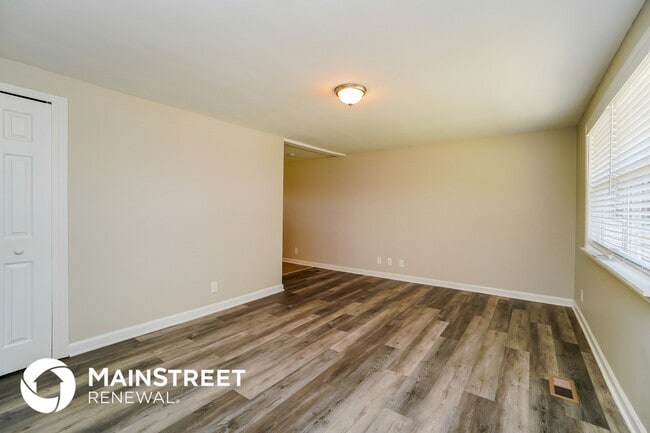 Photo - 357 Amesbury Dr