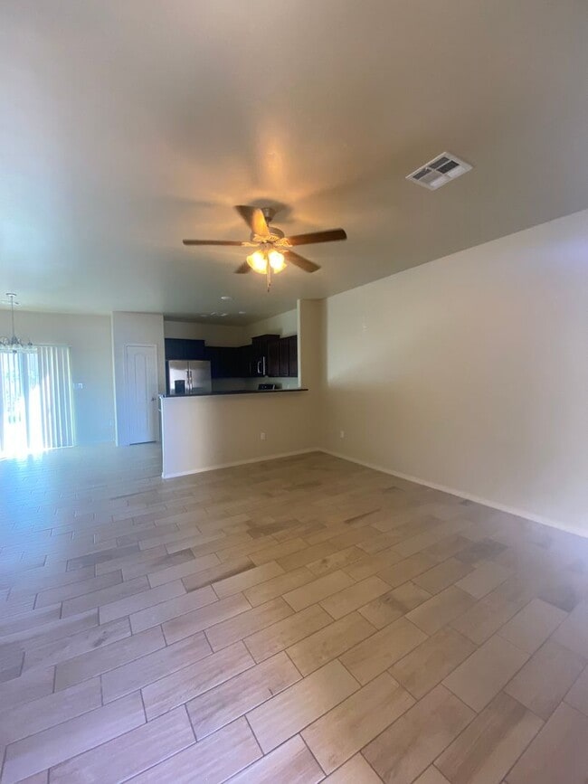 Photo - Beautiful 3 Bedroom 2.5 Bathroom House Ava...