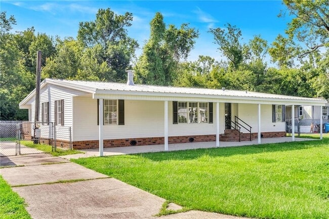 Building Photo - 125 Sharon Ave