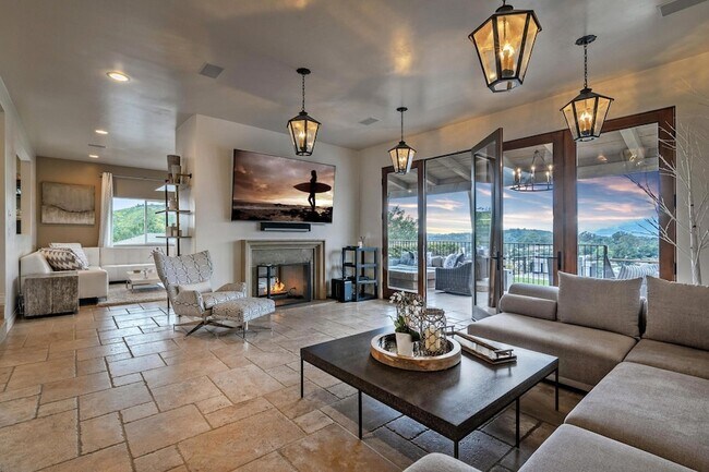 1358 Crestline Dr