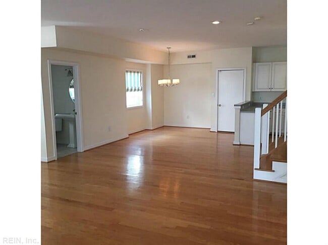 Photo - 212 85th St