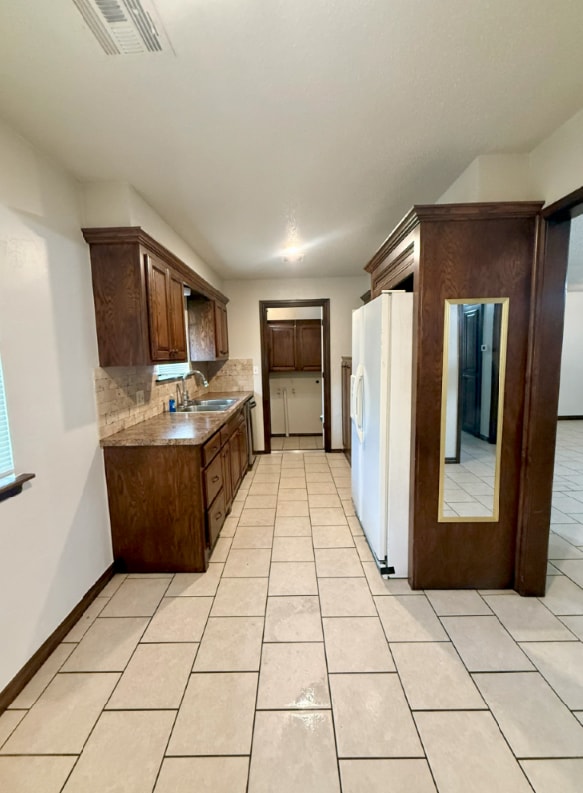 Photo - 952 NW 6th St