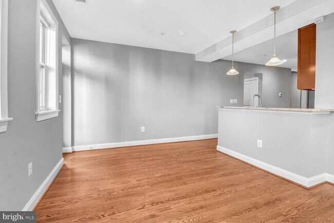 Photo - 1840 Vernon St NW Unit 206