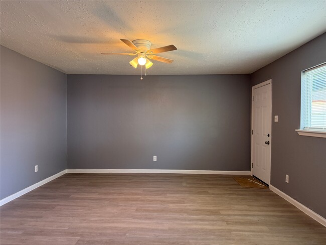 Photo - 8010 Roswell St