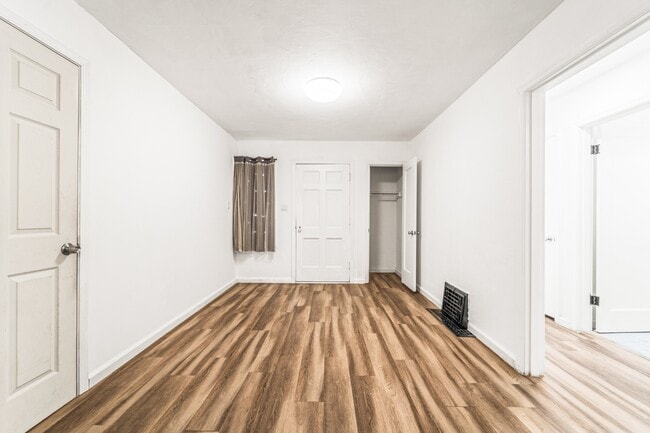 Photo - 560 Russell St