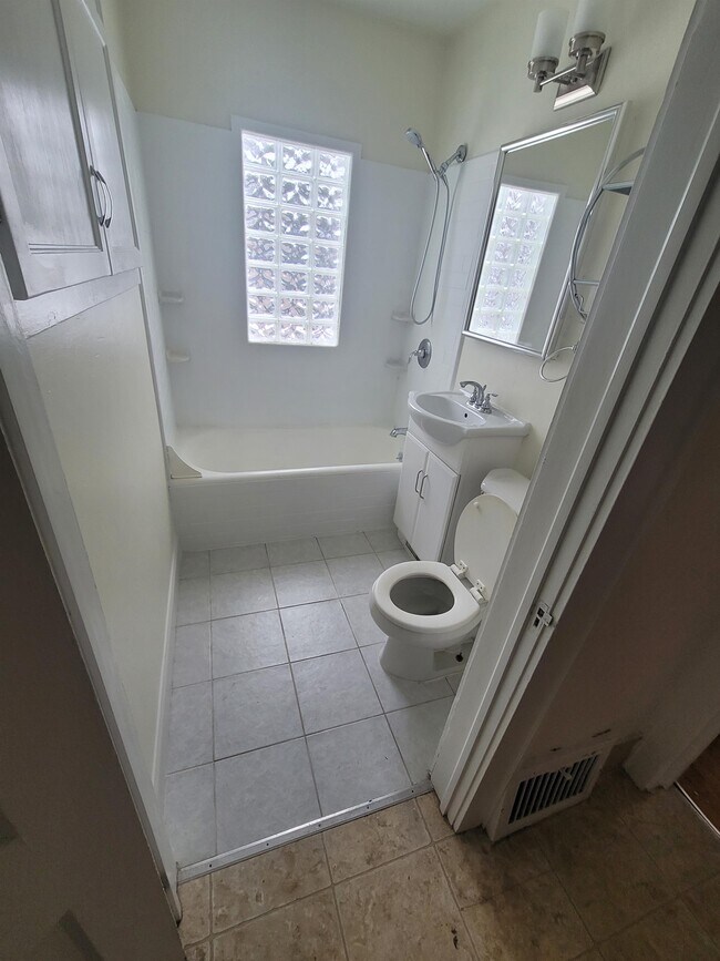 Photo - 1478 E Mason St