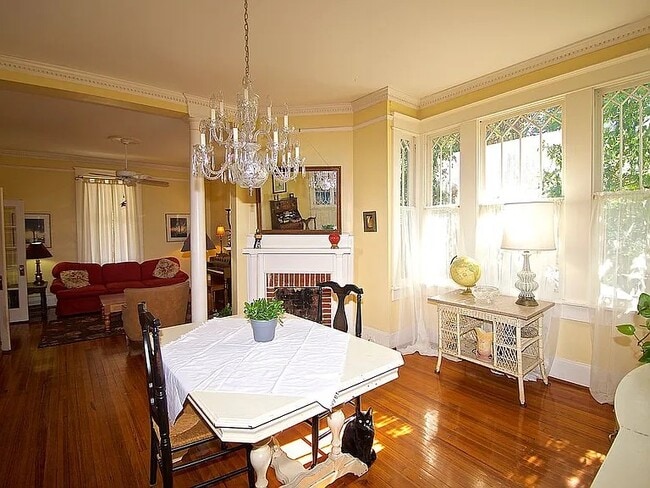 Comedor/Sala de estar. - 1203 Woodrow St