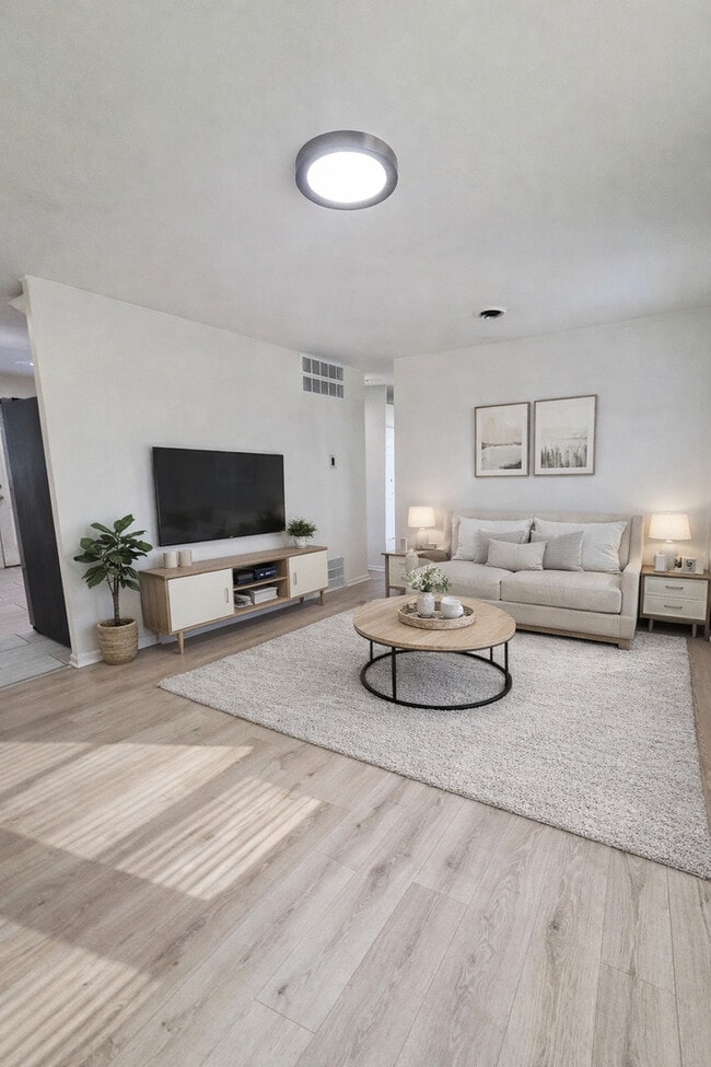 Photo - 2069 217th St