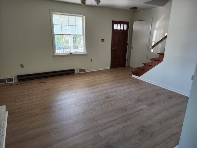 Photo - 132 W Seminary Ln