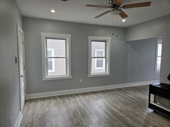 Photo - 90 Quequechan St Unidad 2