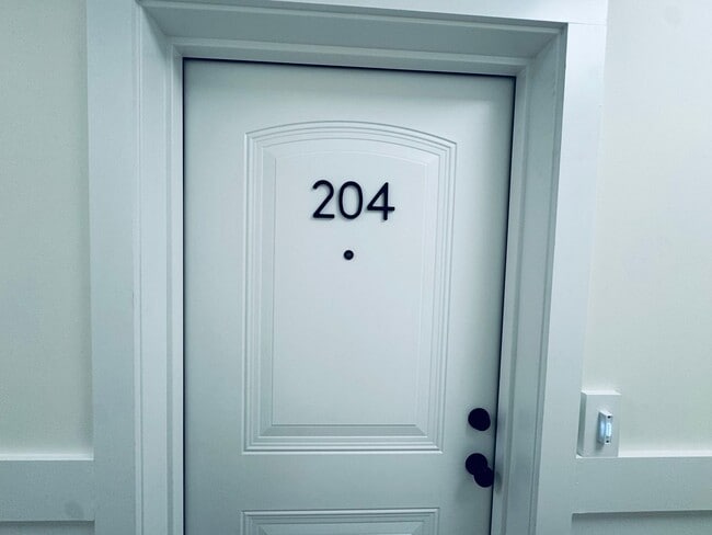 Photo - THE CROWN AT CORNERSTONE - EXTRA LARGE UNIT Unidad 204