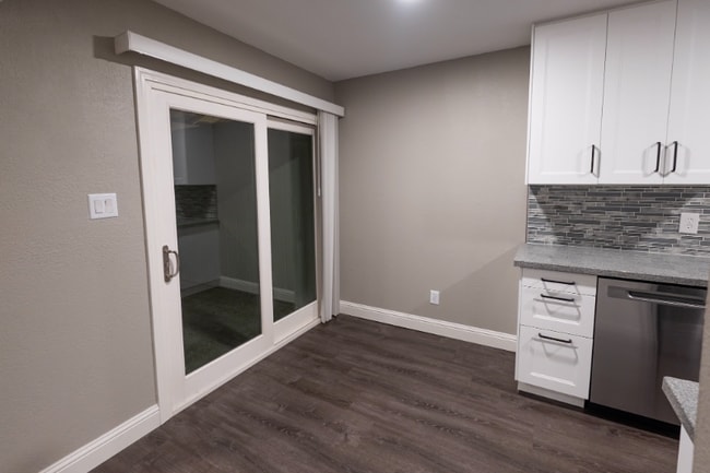 Photo - 323 Montrose Dr Unit A