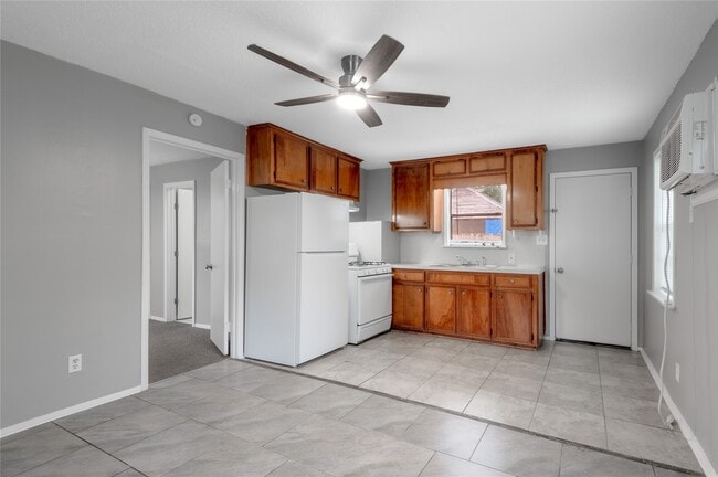 700 Gray St Unit 2