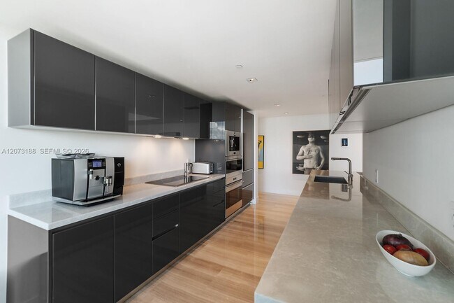 Photo - 1451 Brickell Ave Unidad 2405