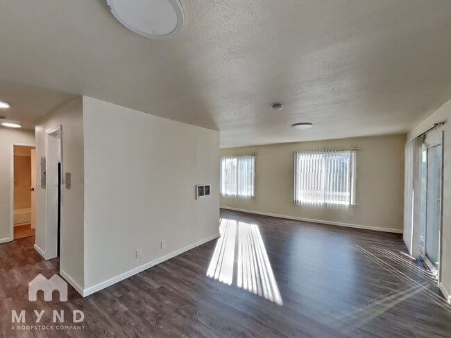 Photo - 240 Athol Ave Unidad 201