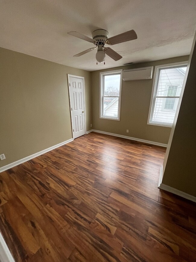 Photo - 829 S Main St