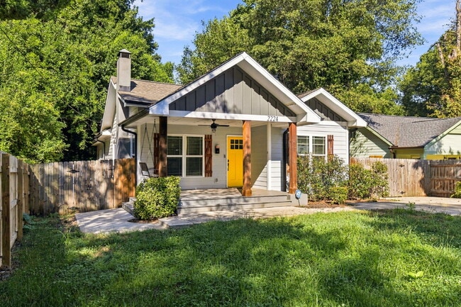 Photo - Updated Cottage 5 mins from Uptown Charlotte!