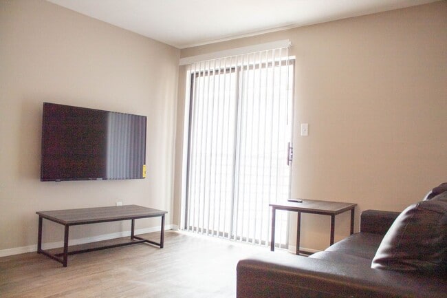 Photo - 57 E Chalmers