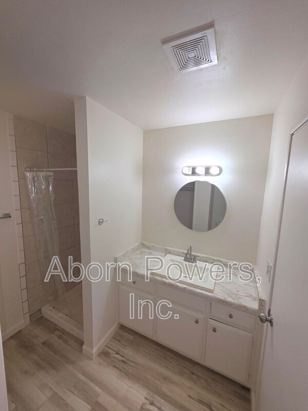 Photo - 1255 Williams Way